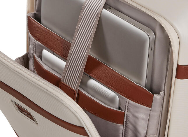 Fronttasche mit Laptop-Fach