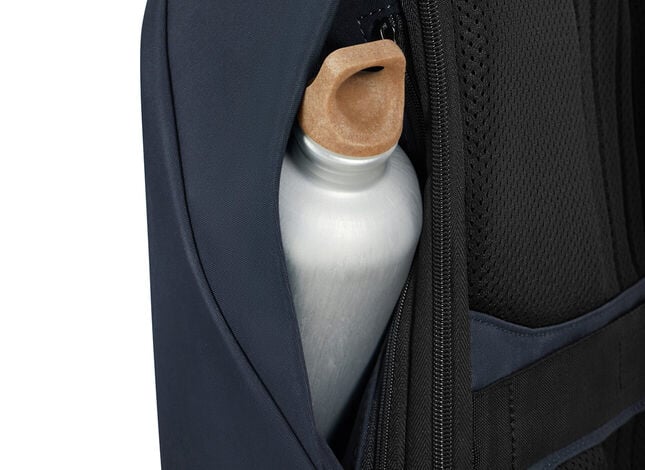 Poche cachée porte bouteille