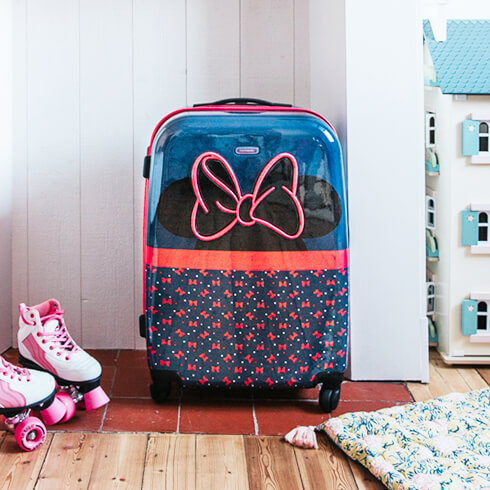 Disney Ultimate 2.0 - Pour les plus grands, la mode et le divertissement se réunissent avec nos sacs stylés Minnie Neon.